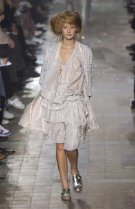 DriesVanNoten-SS2004-Audrey-Lindvall-02.jpg