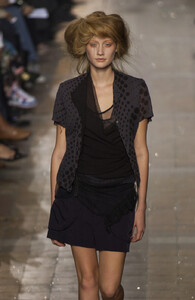 DriesVanNoten-SS2004-Audrey-Lindvall-06.jpg