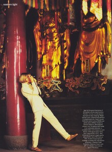 Elgort_US_Vogue_December_1993_09.thumb.jpg.d3dda0c4b0f5b4a91c2a4d58c6dfafce.jpg