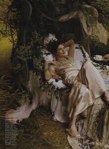 Field_Testino_US_Vogue_November_2008_11.thumb.jpg.985d9a91d0566a03596e868eab8febe5.jpg