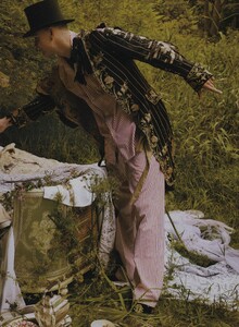 Field_Testino_US_Vogue_November_2008_12.thumb.jpg.ed982ea5a518a9fffc0638c83d240047.jpg