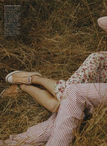 Field_Testino_US_Vogue_November_2008_17.thumb.jpg.6002fad954ffad60c9764a427fba1f9b.jpg