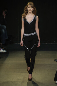 Gaspard-Yurkievich-FW2004-04.jpg
