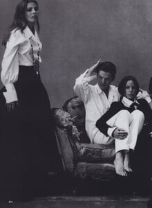 Independents_Meisel_US_Vogue_September_1993_05.thumb.jpg.17721d0c1179c1dc14098a212b1f7910.jpg