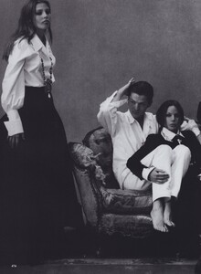 Independents_Meisel_US_Vogue_September_1993_05.thumb.jpg.a7838fe4f21c841f4849c22480af7d57.jpg