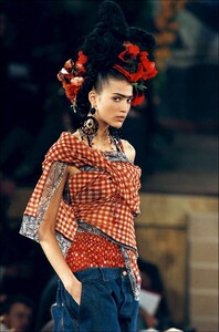 JEAN-PAUL-GAULTIER-SPRING-1998-RTW-040-01.jpg