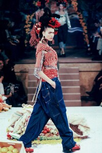 JEAN-PAUL-GAULTIER-SPRING-1998-RTW-040-02.jpg