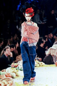 JEAN-PAUL-GAULTIER-SPRING-1998-RTW-040-03.jpg