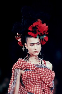 JEAN-PAUL-GAULTIER-SPRING-1998-RTW-040-04.jpg