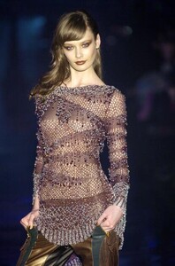 Julien-Macdonald-FW2004-04.jpg