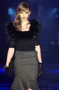 Julien-Macdonald-FW2004-10.jpg