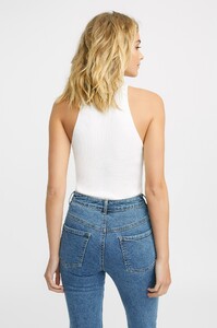 KK2435_Lola_Racer_Top_White_02.jpg
