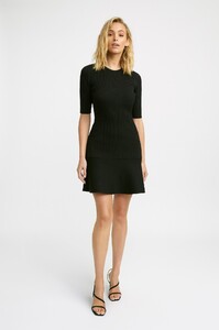 KK2444_Nia_Crew_Dress_Black_02.jpg