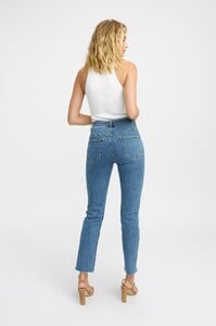 KP2077_Freya_Jean_Mid_Washed_Indigo_03.jpg