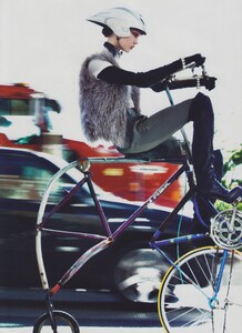 Klein_US_Vogue_September_2009_06.thumb.jpg.7c25d400d2f4d0749cec2a07a1741da7.jpg