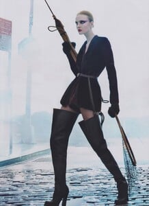 Klein_US_Vogue_September_2009_09.thumb.jpg.c067866034ec81a110d15eea5cb8766b.jpg