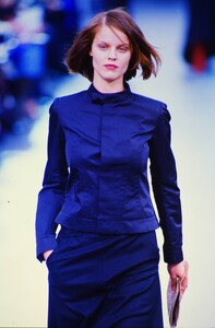 LOUIS-VUITTON-FALL-1999-4.thumb.jpg.c7e6ae0a862dc9e77f2d1e5ba982297b.jpg