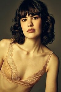 Laura-Pigatto-por-Catarino-4-682x1024.jpg