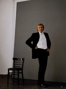 Leibovitz_Penn_US_Vogue_September_1998_02.thumb.jpg.3f82fefb909b6db7c756fc463a356267.jpg
