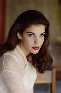 LivTyler24565455674678997657.thumb.jpg.23bd439c499b7026a1737e54042236fc.jpg