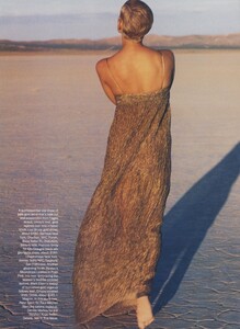 Long_Ritts_US_Vogue_October_1993_04.thumb.jpg.d19281dce8de030bd25104b0efe1b624.jpg