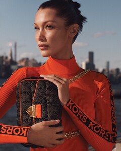 MICHAEL-Michael-Kors-Fall-2021-Campaign14.jpg