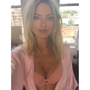 MarthaHunt456797654456789876544567.thumb.jpg.0ceba1e106051e281445127048dd64bd.jpg