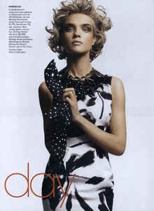 McDean_US_Vogue_February_2008_02.thumb.jpg.b6939fed88197b6a4e7f842f07325b83.jpg