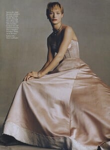 Meisel_US_Vogue_March_1998_01.thumb.jpg.ace25320becc801b22b5b12dbb3aeda7.jpg