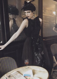 Meisel_US_Vogue_September_2007_07.thumb.jpg.b4de673981bdbc9c14d9bc7fba15de6e.jpg