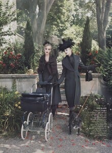 Meisel_US_Vogue_September_2007_14.thumb.jpg.c39687b5c8ea0c856682b8520200a989.jpg