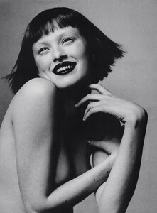 Model_Penn_US_Vogue_March_1998_02.thumb.jpg.c6556fa064a04c27c197425db8a78090.jpg