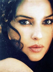 MonicaBellucci997654346777677956799765456.thumb.jpg.5c4238cab88616dd94ca2b12b1bbd474.jpg