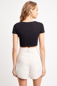 P073_Holly_Crop_Black_02.jpg