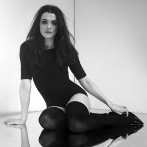 Rachel_Weisz_women_actress_black_hair_long_hair_black_clothing-1722118.thumb.jpg.2574905b9b460f2685a8ff7a13781b77.jpg