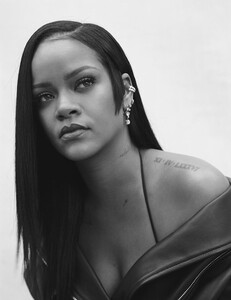 Rihanna-1-1.jpg