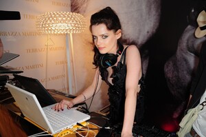 Roxane-Mesquida-Sexy-15.jpg