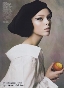 Roy_Meisel_US_Vogue_September_2007_05.thumb.jpg.3a6eb210498623032cbebfe90793b016.jpg