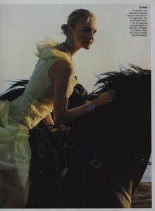 Roy_US_Vogue_November_2008_06.thumb.jpg.adca62b5e5bee56408a9e26e1c23cb32.jpg