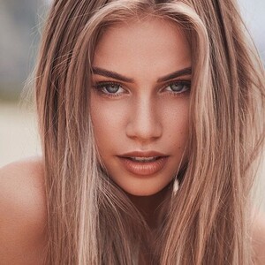 ScarlettLeithold56442345679976544567976567.thumb.jpg.129536326cd18066ebd2a17f8176b67c.jpg