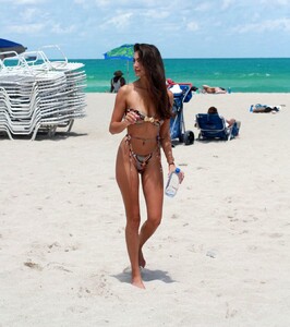 Tao-Wickrath-in-Thong-Bikini-9.jpg