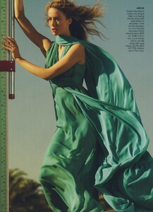 Testino_US_Vogue_April_2008_03.thumb.jpg.9ed530f7b3629908c7ccc27fd3b77d0d.jpg