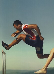 Testino_US_Vogue_April_2008_05.thumb.jpg.23a080e3e00739428fca85df5279ab24.jpg