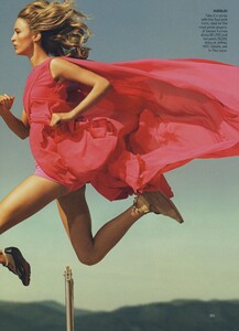 Testino_US_Vogue_April_2008_06.thumb.jpg.5ecacd8c8fb60d9e87b93a4a2232e2a2.jpg