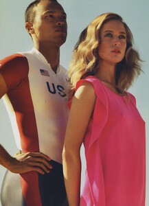 Testino_US_Vogue_April_2008_12.thumb.jpg.9f32005df5d8b32c8ab31cb7c58251e1.jpg