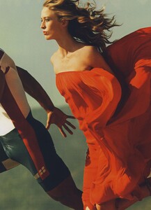 Testino_US_Vogue_April_2008_13.thumb.jpg.0c4fcc23adf3d5c4f71532ab98ea7da5.jpg