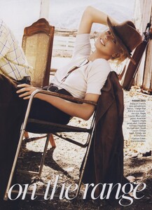 Testino_US_Vogue_October_2007_02.thumb.jpg.9608203027af0575b7cd142b887fd6ea.jpg