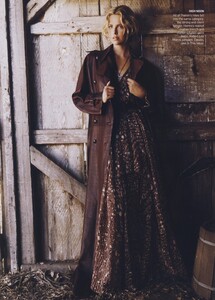 Testino_US_Vogue_October_2007_06.thumb.jpg.a366a7929439743f9c774fb36cff1375.jpg