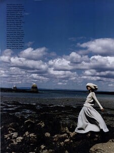 Testino_US_Vogue_September_1998_06.thumb.jpg.30f69e0e111b88a7ed0fda5dbe26d93c.jpg