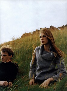 Testino_US_Vogue_September_1998_09.thumb.jpg.a8760e32dfd7678649cb38131c6412b1.jpg
